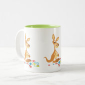 Niedlicher Rummaging Cartoon-Känguru Zweifarbige Tasse (Vorderseite Links)