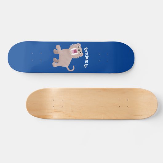 Niedlicher Säbeltoothy Tiger Smilodon Cartoon Skateboard (Horizontal)