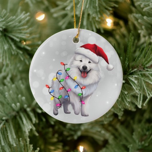 Niedlicher, samtiger Hund in Weihnachtsbeleuchtung Keramik Ornament (Baum)
