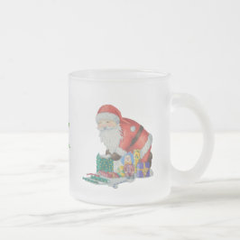 niedlicher Santa mit Weihnachtspresso Mattglastasse