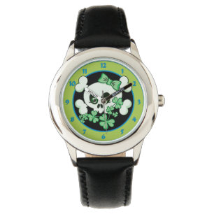 Niedlicher Schädel mit Kleeblättern Armbanduhr