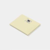 Niedlicher Schädel und Kreuze mit großen schwarzen Post-it Klebezettel (angewinkelt)