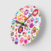 Niedlicher Schalenkuchen und Teetopf Runde Wanduhr (Winkel)