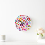 Niedlicher Schalenkuchen und Teetopf Runde Wanduhr (Zuhause)