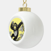 Niedlicher Schimpanse auf den Filialgrüßen Keramik Kugel-Ornament (Rechts)