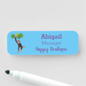 Niedlicher Schimpanse im Dschungel hängender Carto Namensschild (Beispiel)