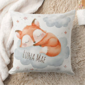 Niedlicher Schlaffuchs auf Cloud Kissen, Adorable  Kissen (Decke)