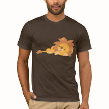 Niedlicher schlummernder Cartoon Löwe T - Shirt