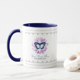 Niedlicher Schmetterling auf Rosa Daisy Fügen Sie Tasse