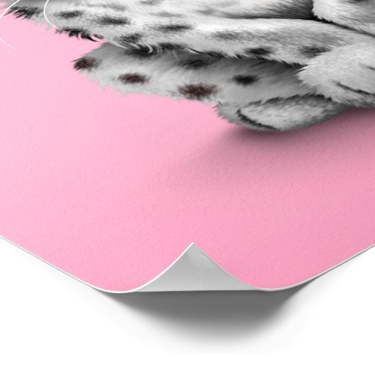 Niedlicher Schneeleopard-Cube auf Rosa Poster (Ecke)