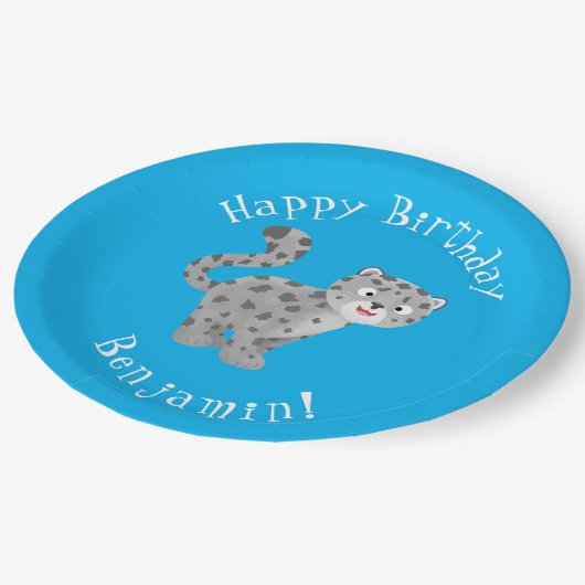 Niedlicher Schneeleopard personalisiert Cartoon Ge Pappteller (Schrägansicht)