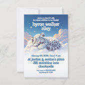 Niedlicher Schneeleopardenschlauch auf Wolkendusch Einladung (Vorderseite)