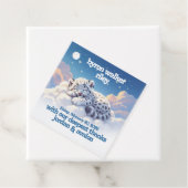 Niedlicher Schneeleopardenschlauch auf Wolkendusch Geschenkanhänger (Beispiel)