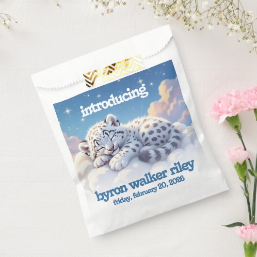 Niedlicher Schneeleopardenschlauch auf Wolkendusch Geschenktütchen (Versiegelt)