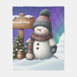 Niedlicher Schneemann am Nordpol mit Nordlichter Fleecedecke