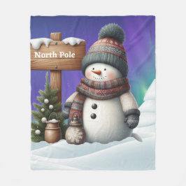 Niedlicher Schneemann am Nordpol mit Nordlichter Fleecedecke