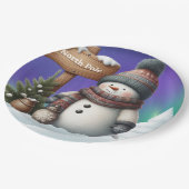 Niedlicher Schneemann am Nordpol mit Nordlichter Pappteller (Schrägansicht)