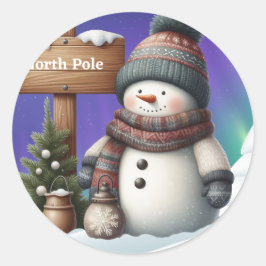 Niedlicher Schneemann am Nordpol mit Nordlichter Runder Aufkleber