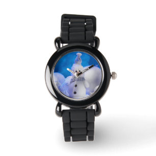 niedlicher Schneemann beschneidet Armbanduhr