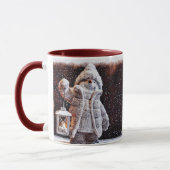 Niedlicher Schneemann mit Laterne im Schneefall Tasse (Links)