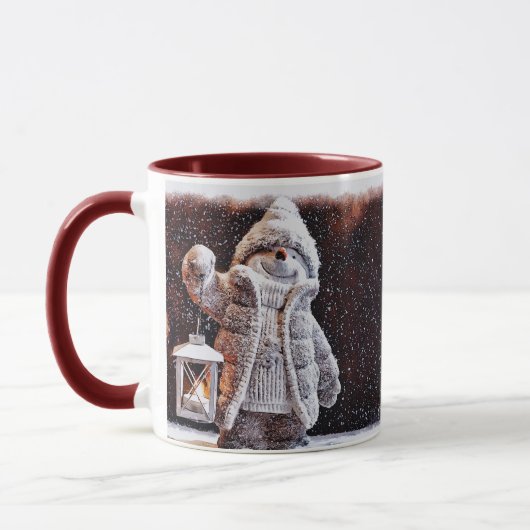 Niedlicher Schneemann mit Laterne im Schneefall Tasse (Links)