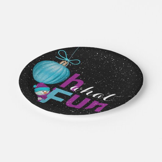 niedlicher Schneemann mit Urlaubsornament Pappteller (Schrägansicht)