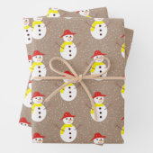 Niedlicher Schneemann und Schnee auf brauner Kraft Geschenkpapier Set (Beispiel)