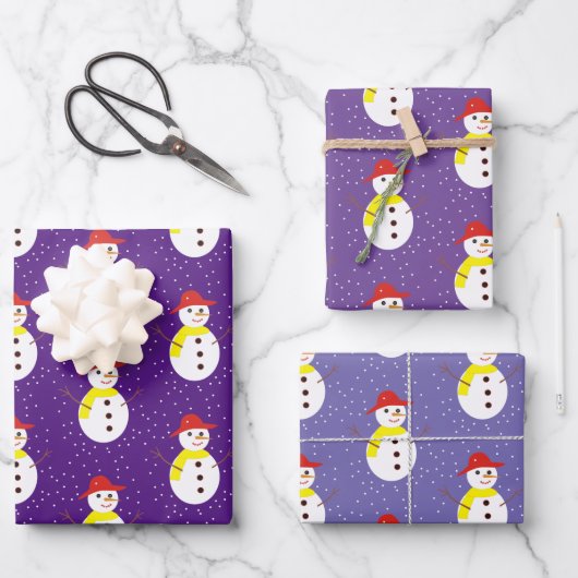 Niedlicher Schneemann und Schnee auf lila Geschenkpapier Set (Vorderseite)