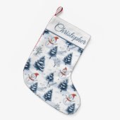 Niedlicher Schneemann und schneebedeckte Bäume fro Kleiner Weihnachtsstrumpf (Vorderansicht (hängend))