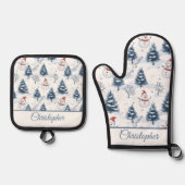 Niedlicher Schneemann und schneebedeckte Bäume fro Ofenhandschuh & Topflappen-Set (Vorderseite)