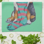 niedlicher, schwarz-brauner Welpe, zu Weihnachten Geschirrtuch (Gefaltet)