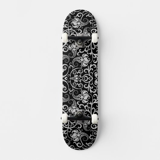Niedlicher schwarzer dalmatinischer Blume Skateboard (Vorderseite)