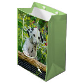 Niedlicher schwarzer gepunkteter Dalmatiner Baby D Mittlere Geschenktüte (Vorderseite Schrägansicht)