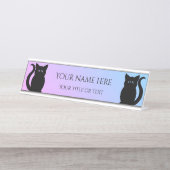 Niedlicher schwarzer Katzenhintergrund Schreibtischnamensplakette (Vorderseite )