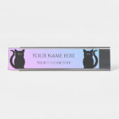 Niedlicher schwarzer Katzenhintergrund Schreibtischnamensplakette (Vorderseite )