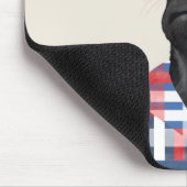 Niedlicher Schwarzer Mops Hund mit Brille und Karo Mousepad (Ecke)