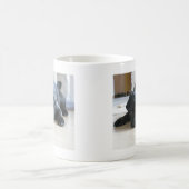 Niedlicher Schwarzer Mops Schlafen Kaffeetasse (Mittel)