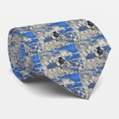 Niedlicher Schwarzer Rabe im Schnee-Foto Krawatte (Gerollt)