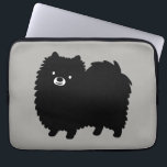 Niedlicher Schwarzer Spitz | Fluffy Cartoon Dog Laptopschutzhülle<br><div class="desc">Niedlicher zeichn eines flauschigen schwarzen Spitzes. Ein perfekter Laptop-Ärmel für alle, die einen Pom Lieben. Besuchen Sie Jenn's Doodle World für noch mehr lustige Pommy-Designs und cooles Computerzubehör.</div>