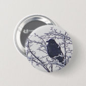 Niedlicher schwarzer Vogel in verschneiten Ästen Button (Vorne & Hinten)