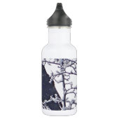 Niedlicher schwarzer Vogel in verschneiten Ästen Trinkflasche (Rechts)