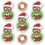 Niedlicher Schwarzer Weihnachtsaufkleber Aufkleber<br><div class="desc">Set von sieben Vinyl-Aufklebern mit einer Illustration eines niedlichen kleinen,  glücklichen afroamerikanischen Jungen,  der in Weihnachtskleider gekleidet ist und einen roten Weihnachtshut auf grünem Hintergrund trägt; fünf Aufkleber des Jungen und zwei Aufkleber mit einem Weihnachtskranz</div>