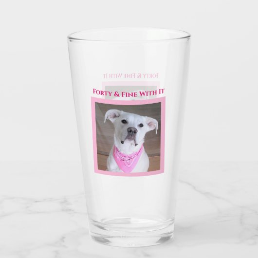 Niedlicher selbstbewusster Hund mit Seelenaugen vi Glas (Rückseite)