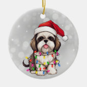 Niedlicher Shih Tzu Dog in Weihnachtsbeleuchtung e Keramik Ornament (Vorne)