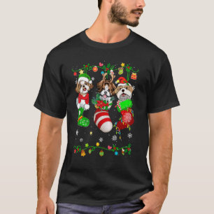 Niedlicher Shih Tzu Hund in Weihnachtssocken Haust T-Shirt