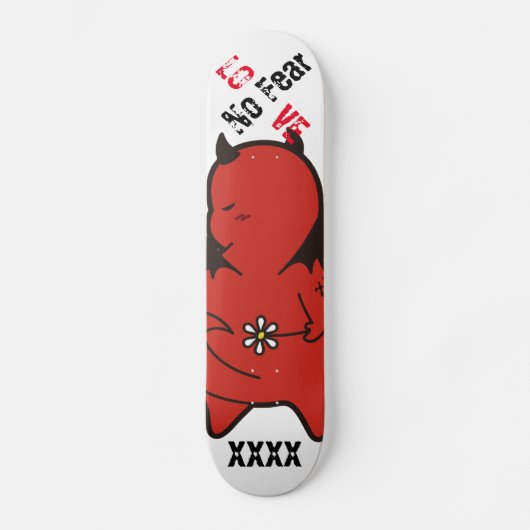 Niedlicher Shy Devil in der LIEBE Skateboard (Vorderseite)