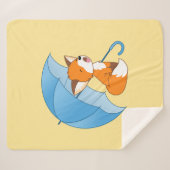 Niedlicher Sleepy Little Fox unter Umbrella Sherpadecke (Vorderseite (Horizontal))