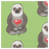 niedlicher Sloth mit rotem Herzen Stoff (Nahaufnahme)