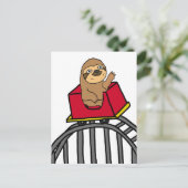 Niedlicher Sloth Riding Roller Untersetzer Cartoon Postkarte (Stehend Vorderseite)