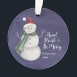 Niedlicher Snowman Reading Book Club Mit Monogramm Ornament<br><div class="desc">Die schöne Lesegruppe-Ornament,  um Ihren Urlaubbaum zu schmücken. Lesen,  trinken und Spaß machen in dieser Feriensaison! Ein fröhlicher Schneemann mit blauem Hintergrund. mit Monogramm mit dem Namen und dem Jahr des Geschenkes.</div>